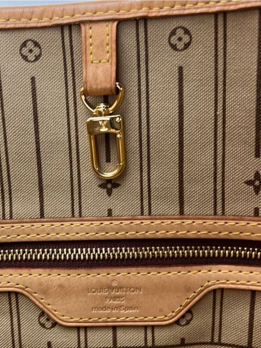 Louis Vuitton Neverfull MM Monogram Canvas Tote Bag